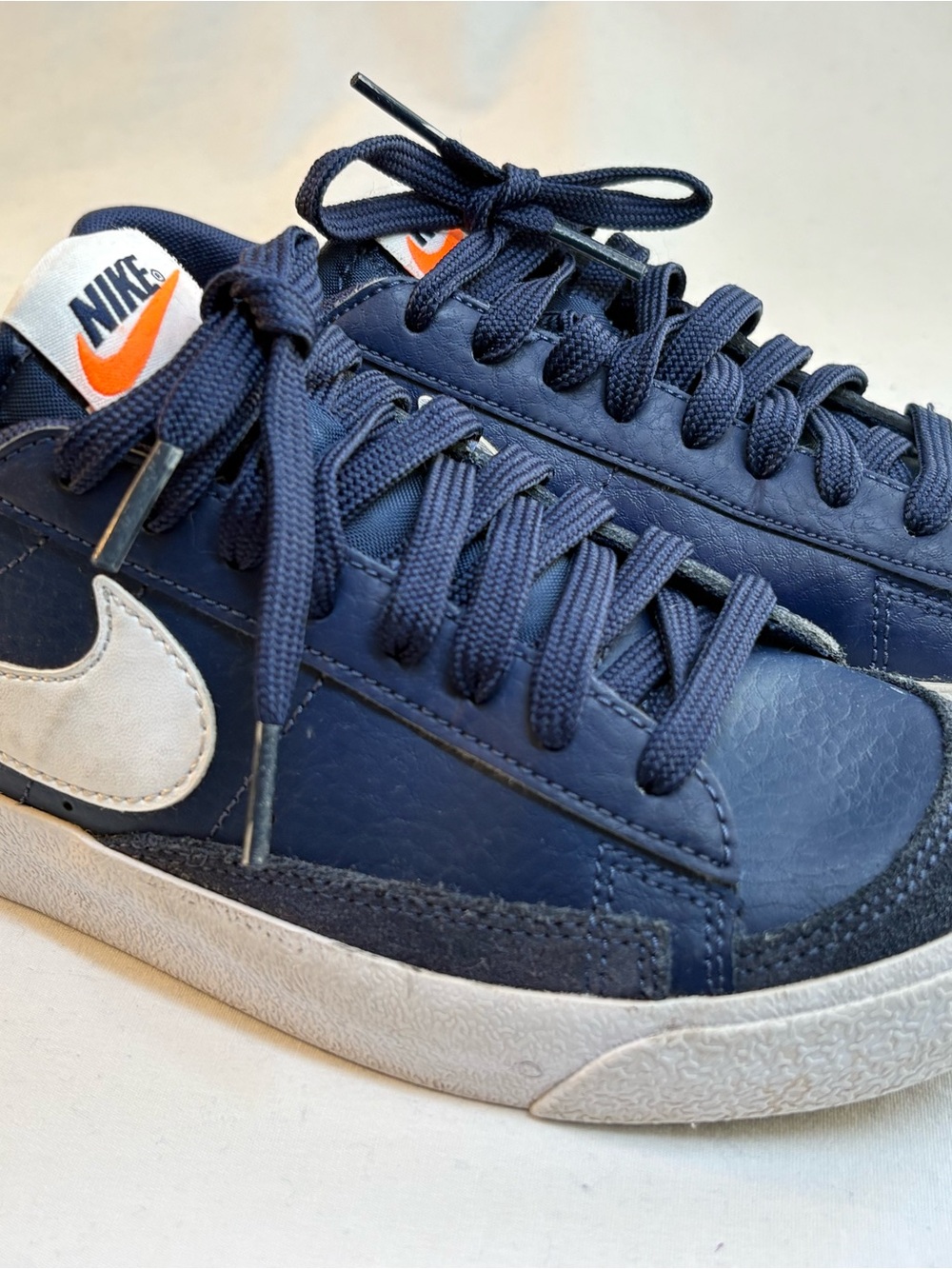 Nike Men's Navy and White Low-Top Sneakers with Orange Logo